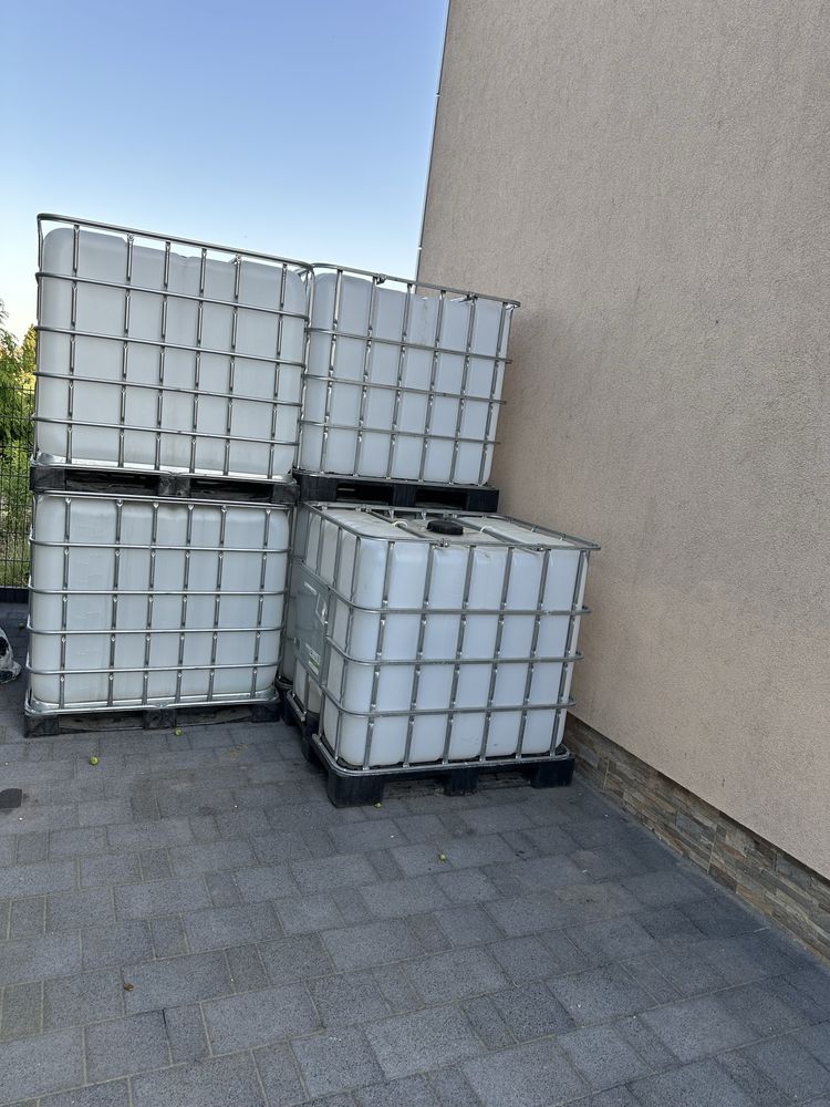 Zbiornik mauzer 1000L Plastikowa paleta .po oleju z oliwek .