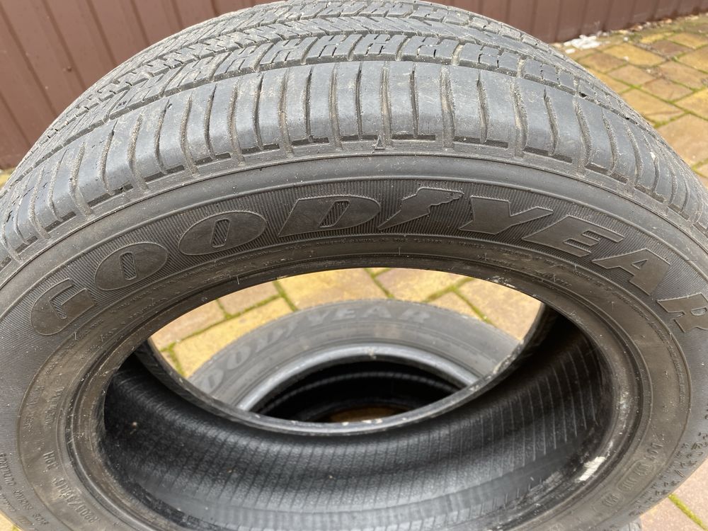 Шини 2018 року Goodyear 205/55/16, стан хороший, за дві 1300 грн.