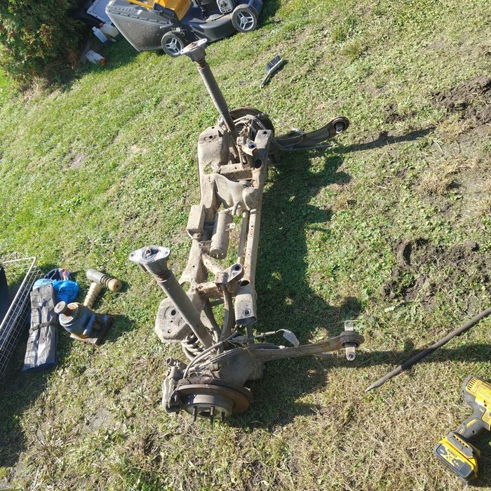 Tylny wózek sanki Volvo V50 zawieszenie