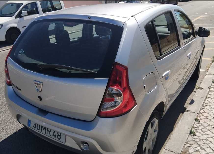 Dacia Sandero 1.2 75CV – Gasolina + GPL – 5 portas – Cinzento – €4.700