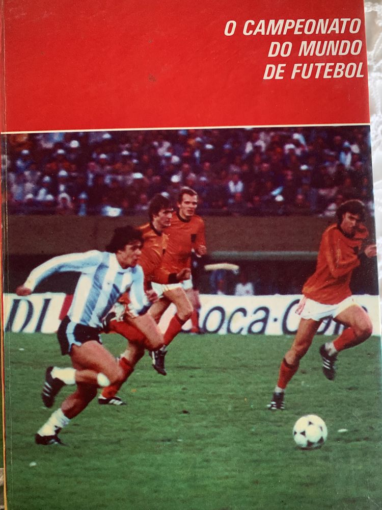 Coleção de livros da história  de  futebol desde seleção ao clubes como Benfica sporting etc