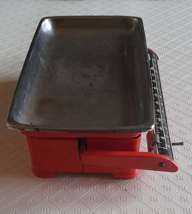 Balança de cozinha antiga vermelha