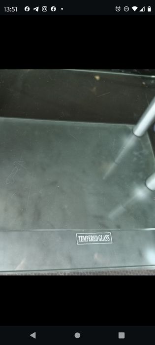 Скляна тумба під телевізор