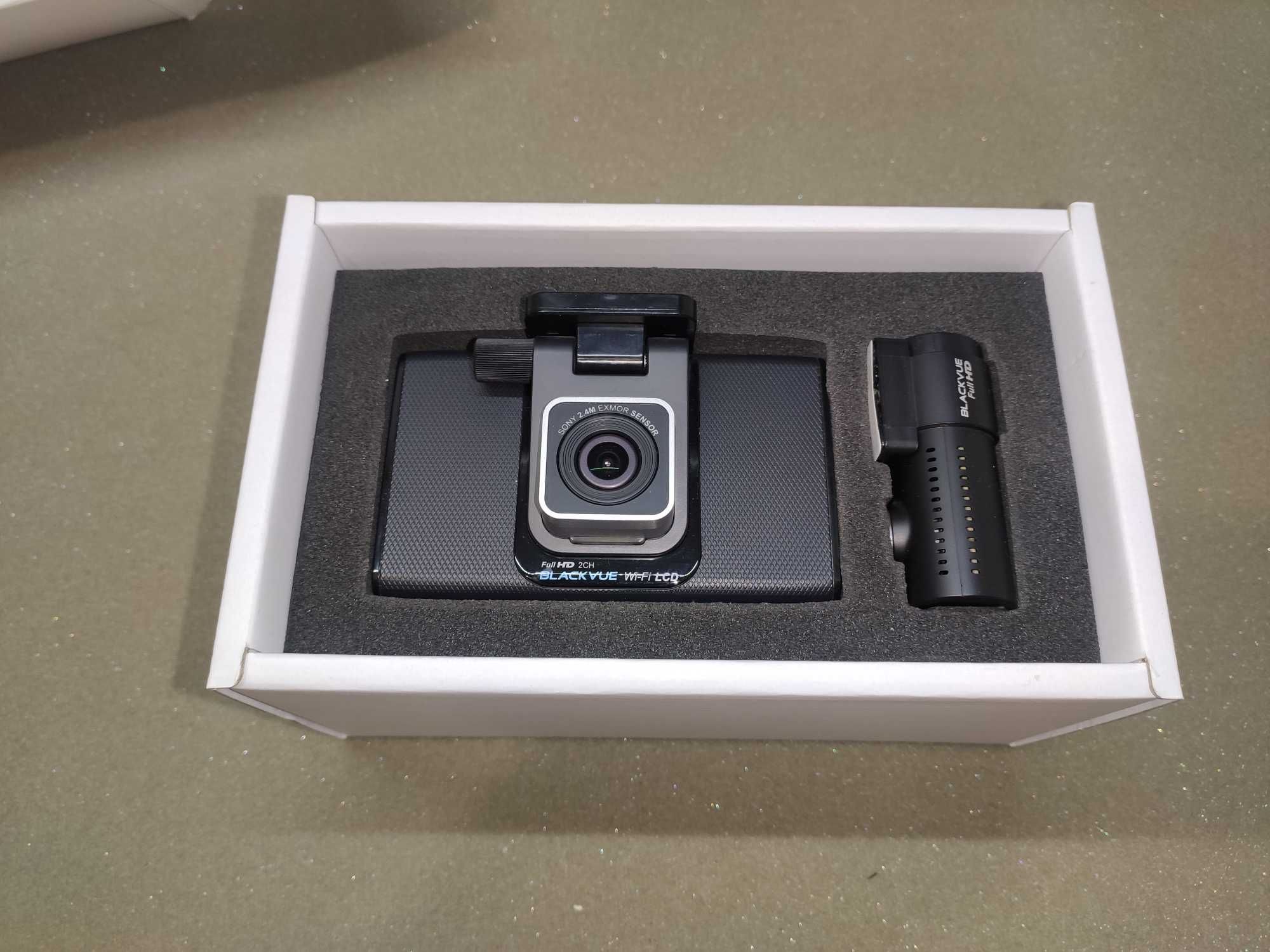 Автомобільний двокамерний Wi-Fi відеореєстратор Blackvue DR750LW 2CH