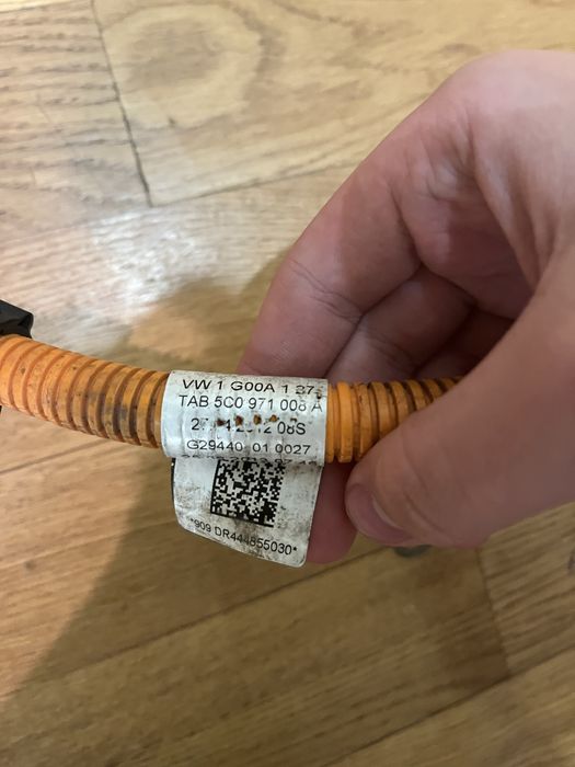 Високовольтний провід компресора vw jetta hybrid