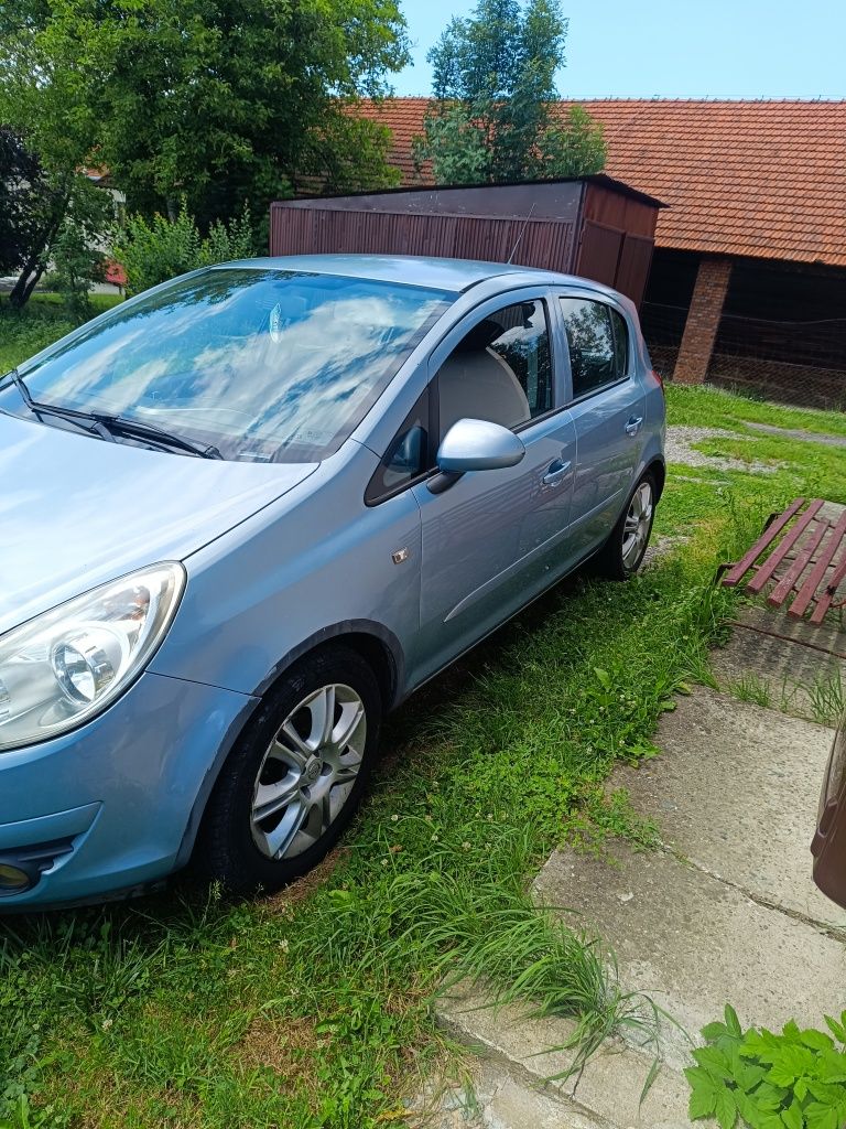 Corsa D . Przyjemne , tanie auto ;)
