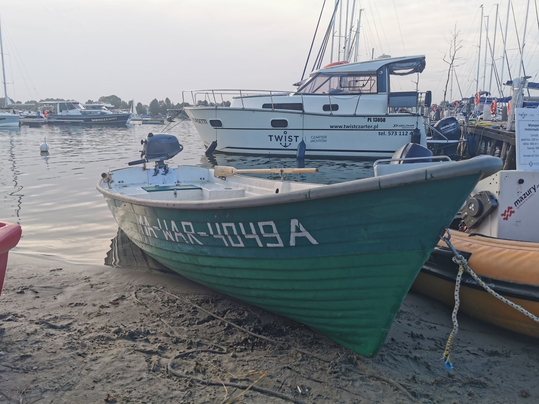 Czarter jachtów wynajem Łodzi kajaków desek SUP Mazury Rydzewo Gizycko