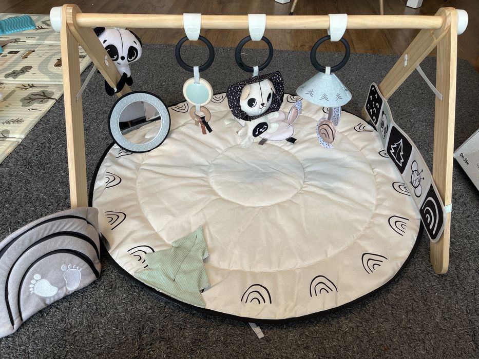 Mata edukacyjna baby gym Tiny Love jak NOWA