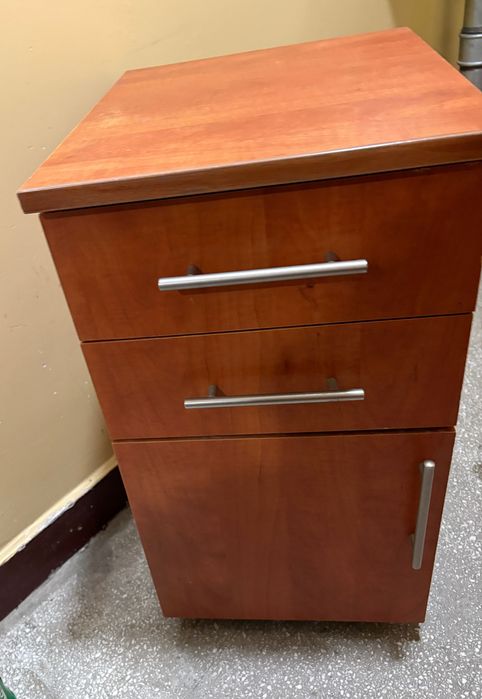 Zestaw mebli- komoda, witryna, dostawka do biura