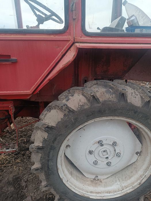 Трактор Хтз т25 .