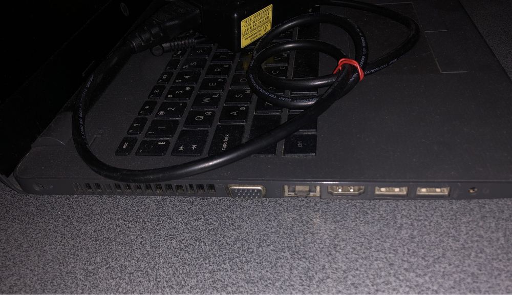HP 255 G6 15’ (4gb RAM, 500 HDD)