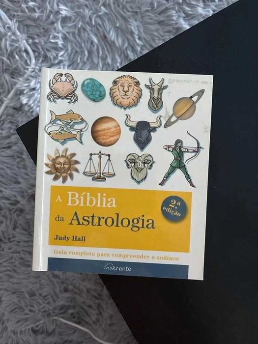 " A BÍBLIA da ASTROLOGIA " de Judy Hall