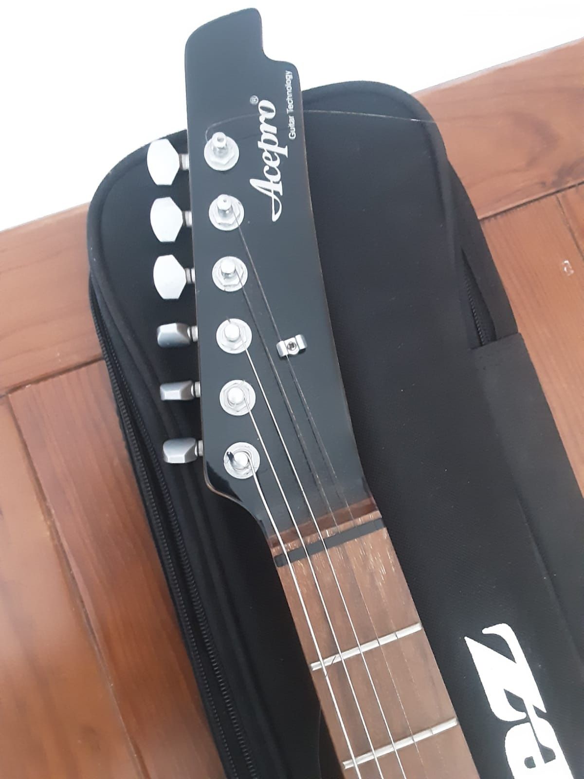 Guitarra. Usada poucas vezes