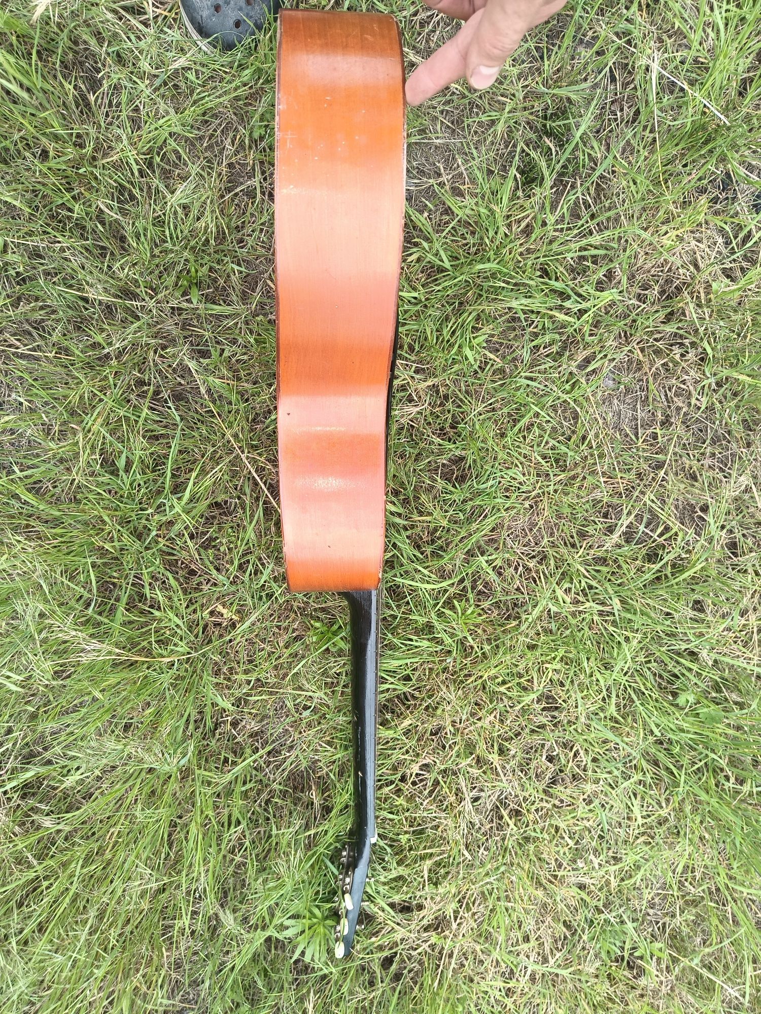 Gitara akustyczna klasyczna nastrojona po serwisie