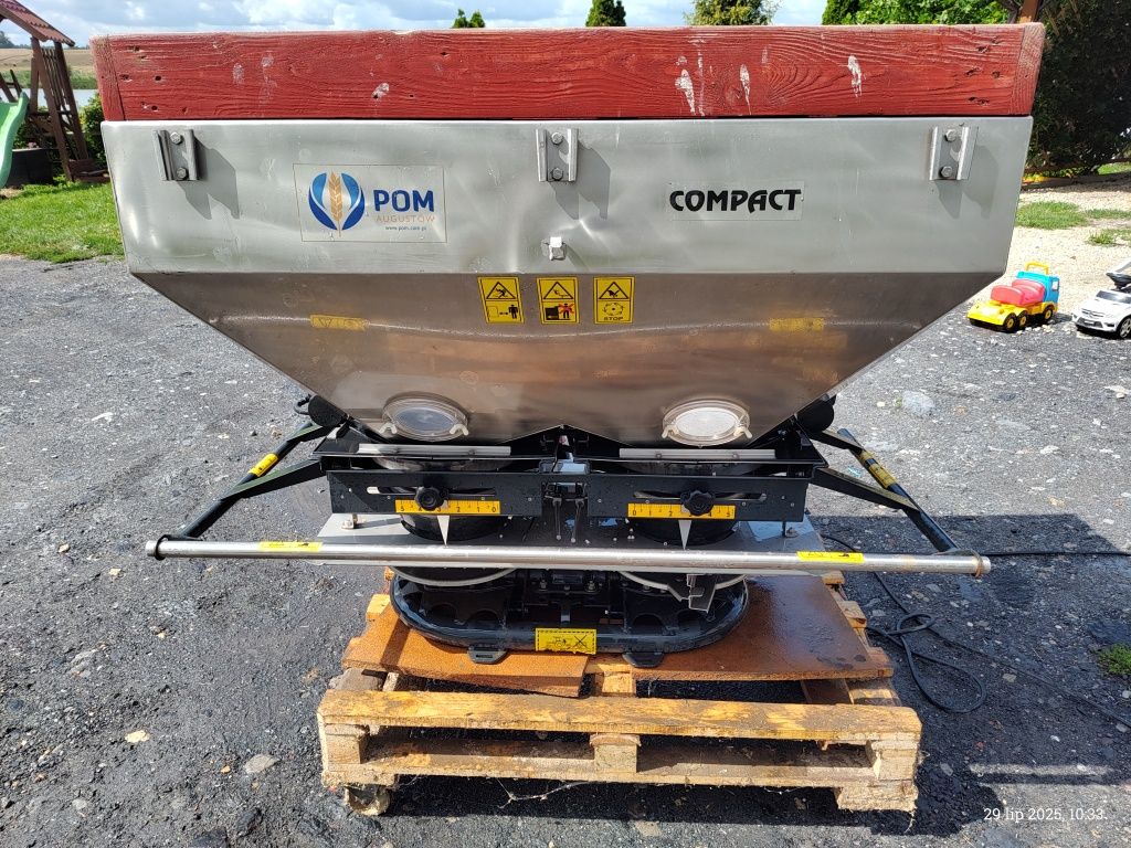 Rozsiewacz nawozów POM Compact 600 l 15 metrów