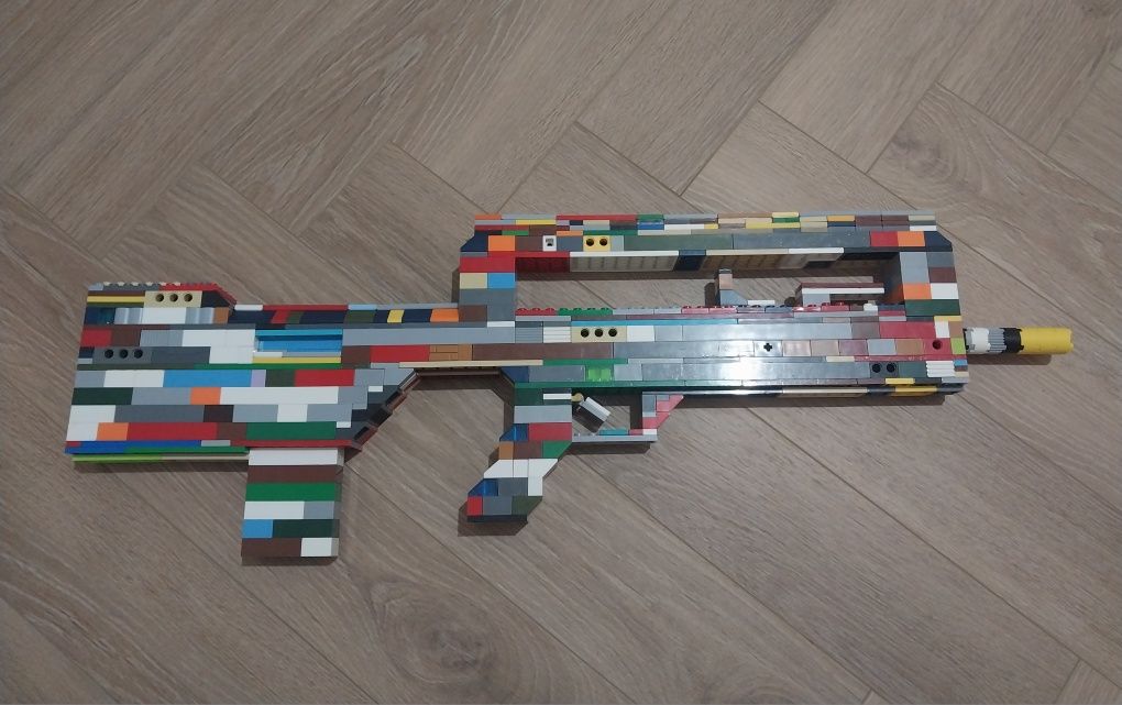 Лего автомат famas f-1
