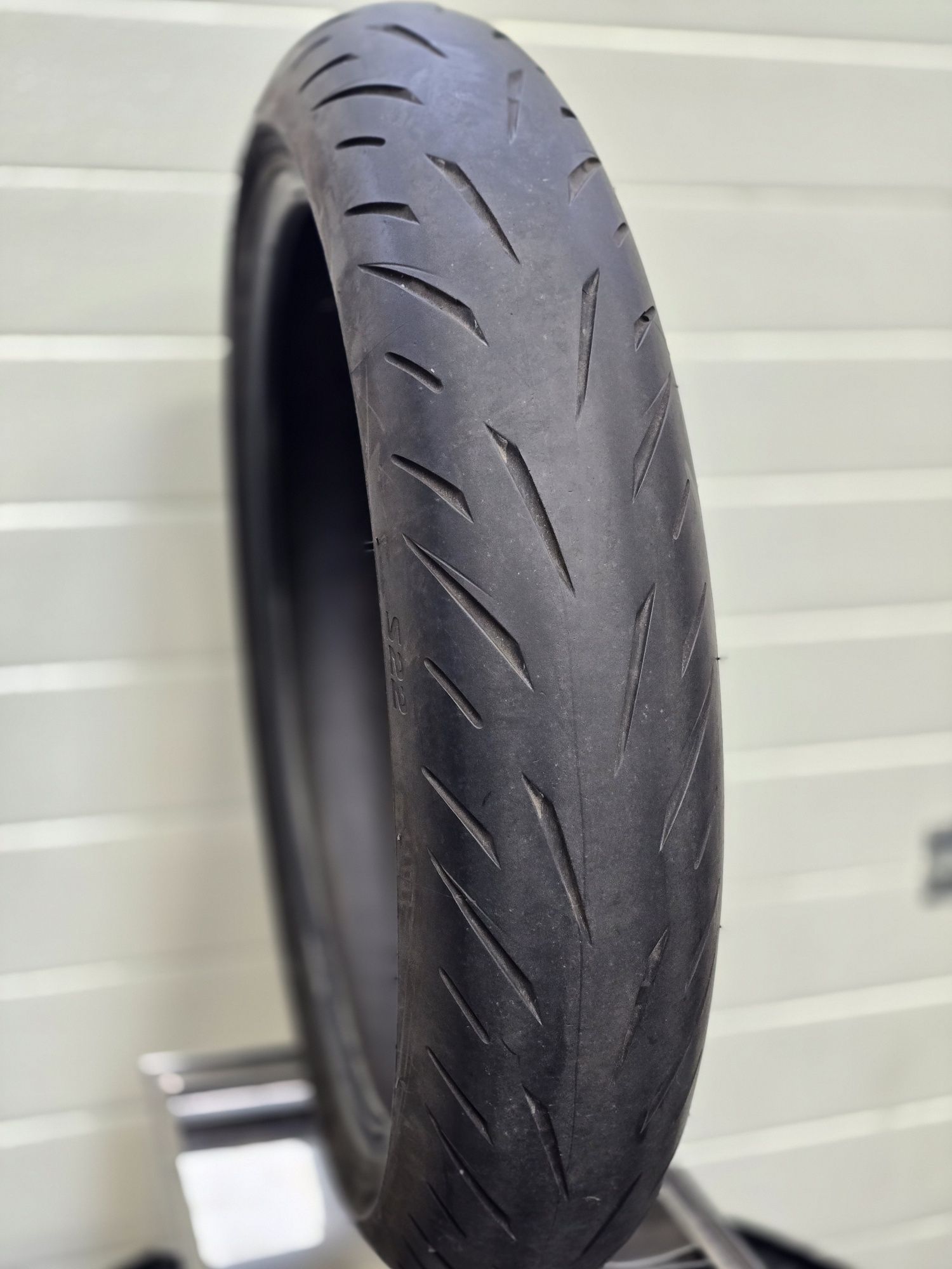 Opona Bridgestone Battlax S22 120/70/17