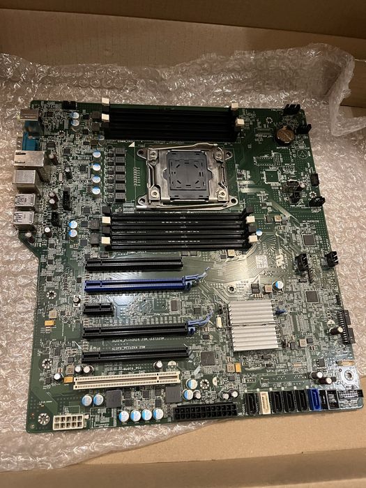 Материнська плата Dell T5810