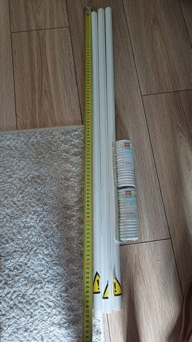 Karnisz na okno drewniany