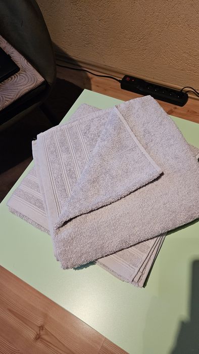 Royal Hotel komplet ręczników 70x140 szare 2 szt + gratis 2 szt ręczni
