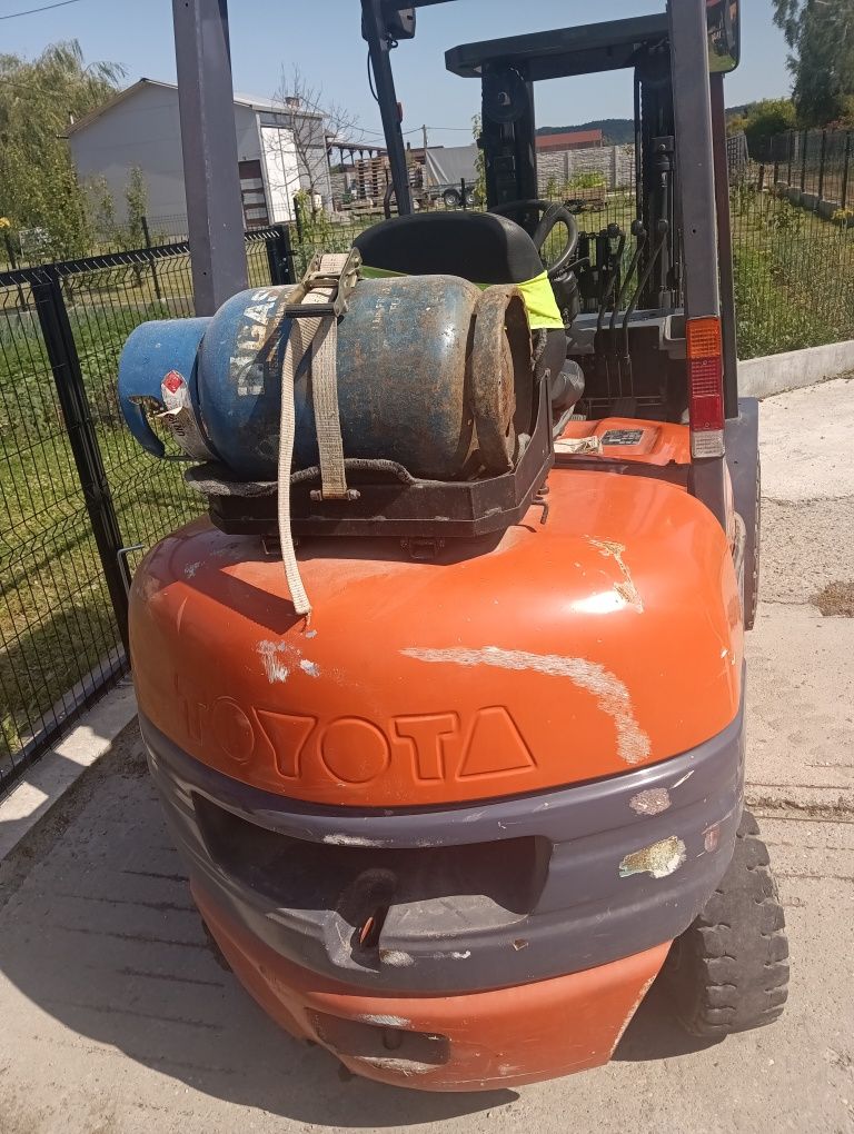 Wózek widłowy toyota 6fg3