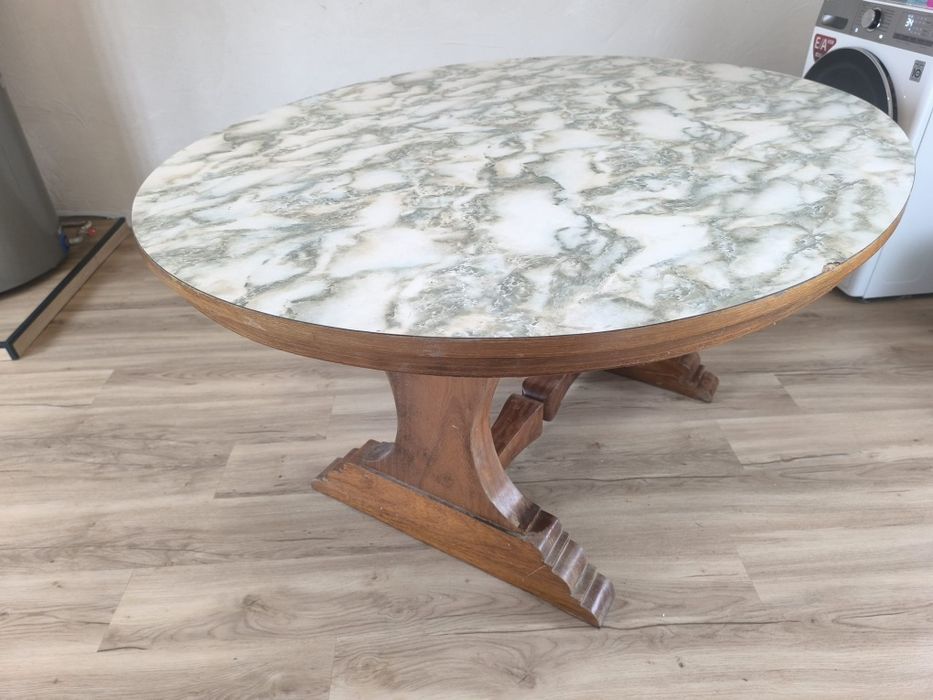 Mesa de cozinha em madeira