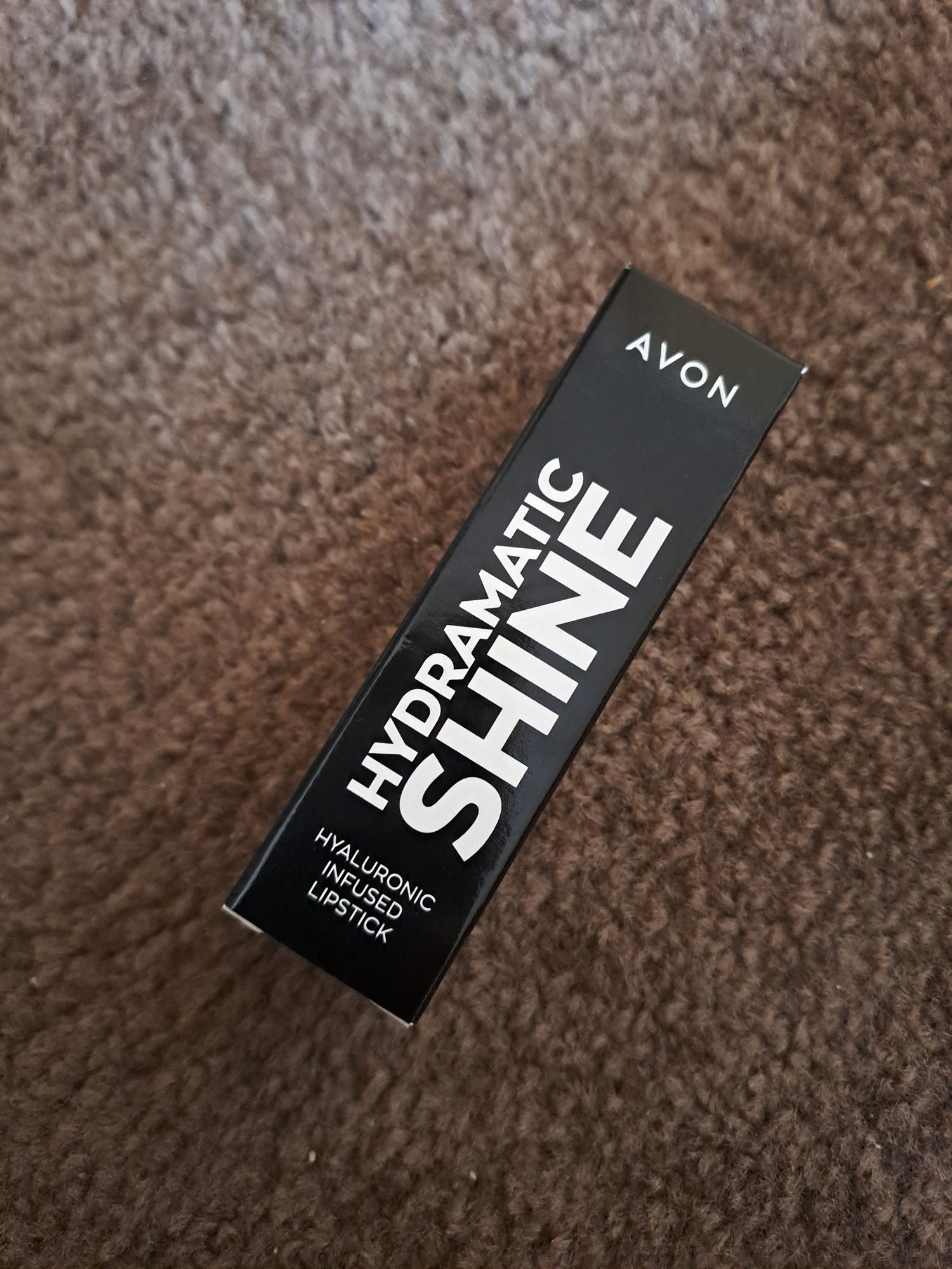 Avon Hydramatic Shine pomadka do ust Scarlet