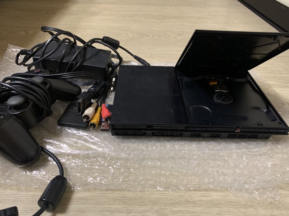 Продам игровую консоль Sony PlayStation 2