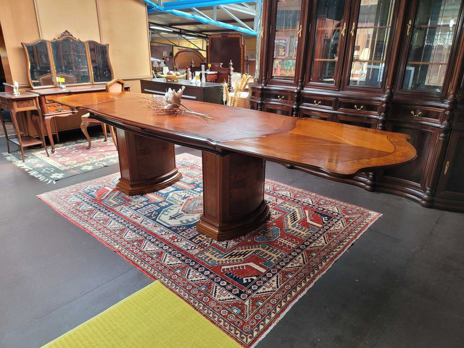 Enorme mesa de sala - Muito bom estado geral