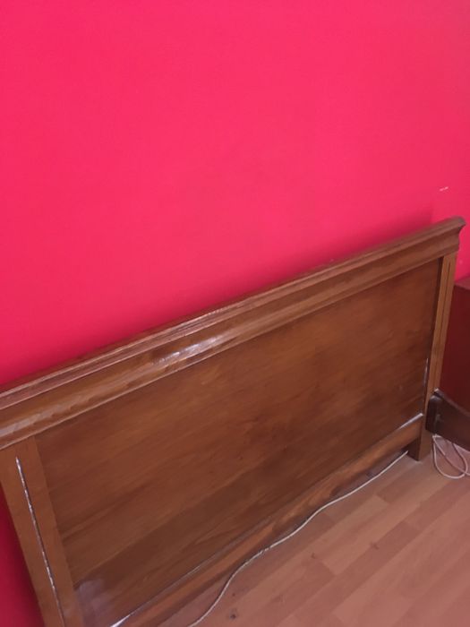 Cama antiga em madeira