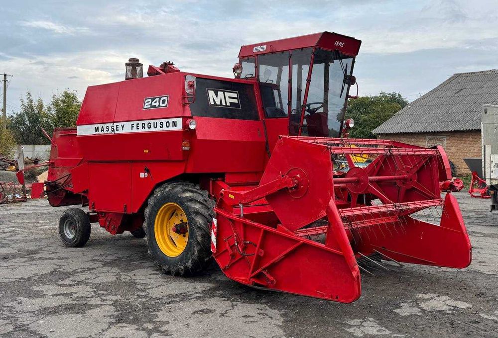 Свіжопривезений комбайн massey ferguson 240 claas,john deere Норвегія