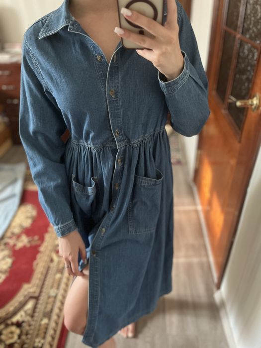 Джинсова сукня у вінтажному стилі
