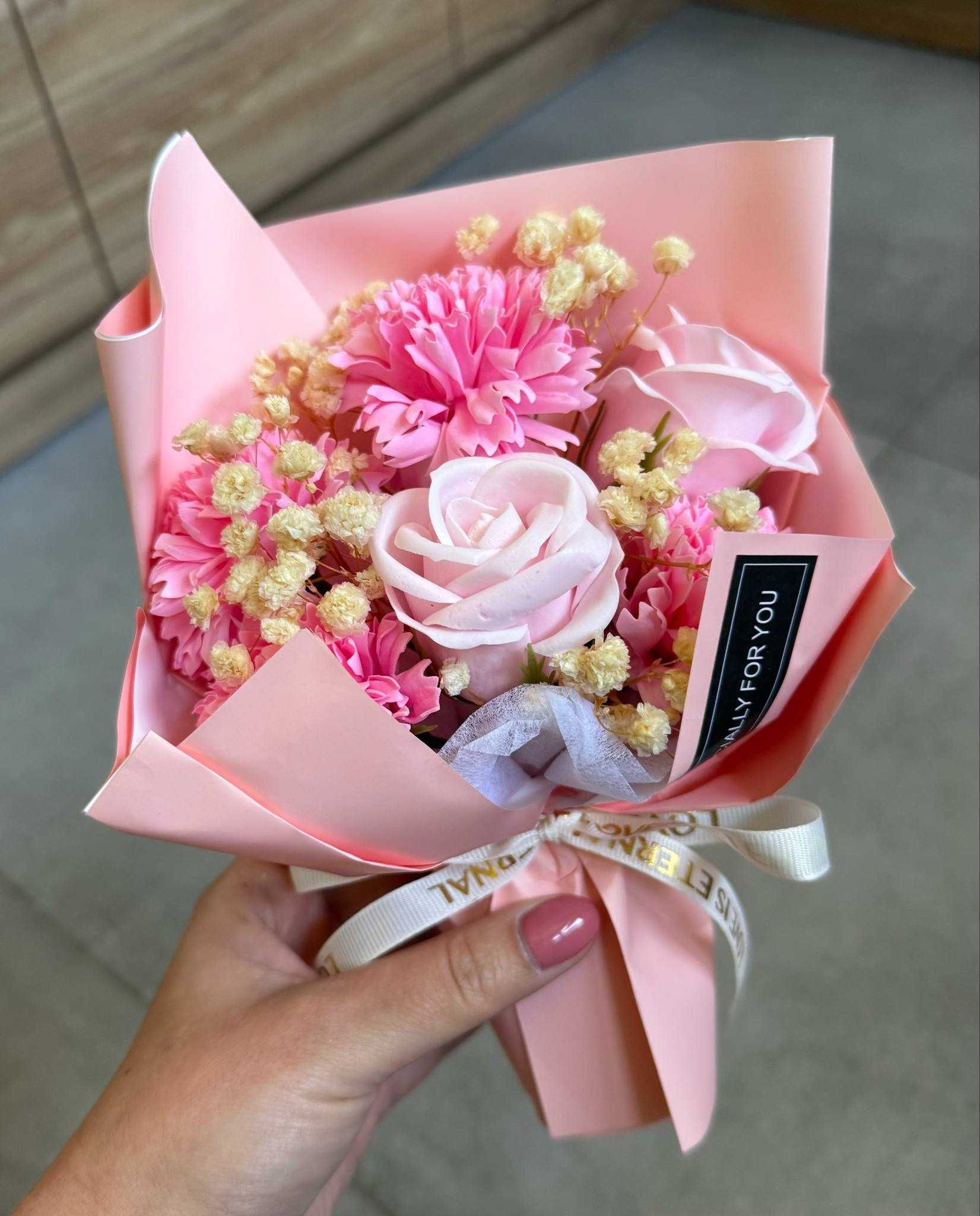 Bukiet Kwiatów Mydlanych Zapachowy Flower Box w Pudełku na Prezent