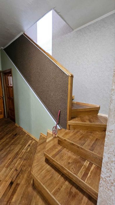 Боярка вул. Ягідна. Будинок, 7 кімнат, гараж. підвал, 6 соток землі.