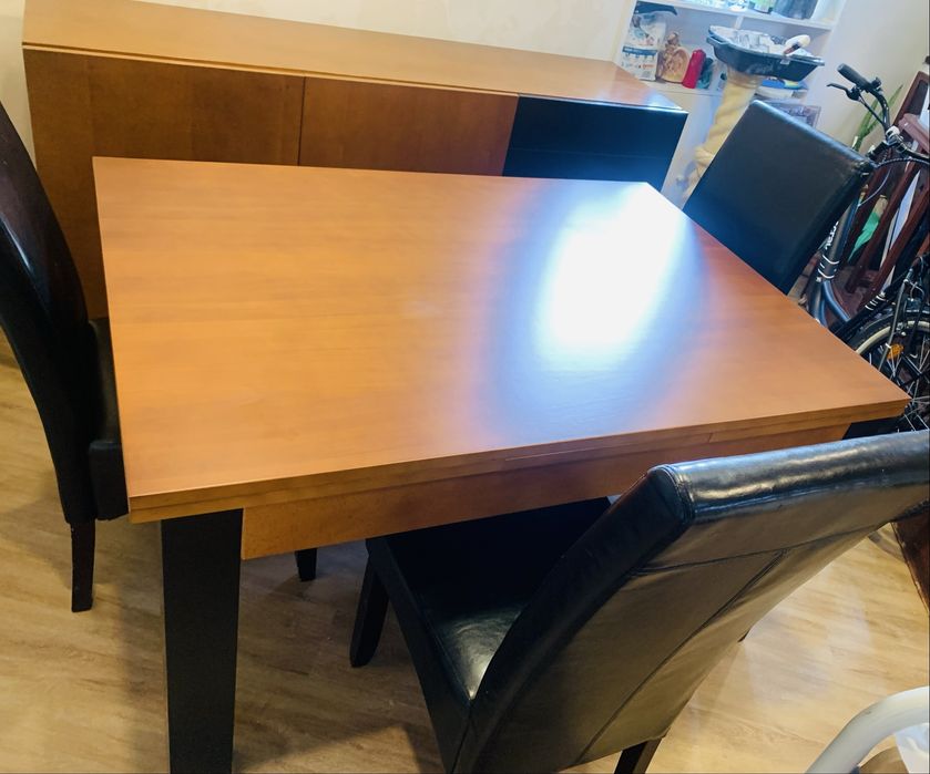 Mesa de sala e aparador