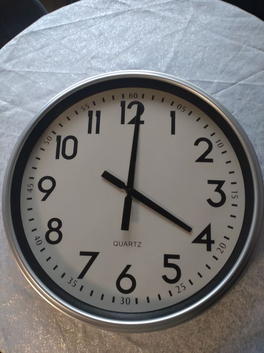 Zegar na ścianę duży