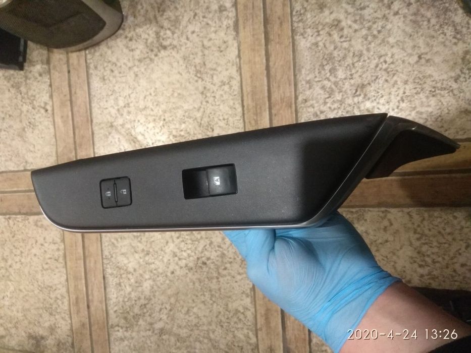 Накладка передней ручки с кнопкой стеклоподъёмника Toyota Camry 55 USA