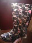 Vendo botas de água para menina.