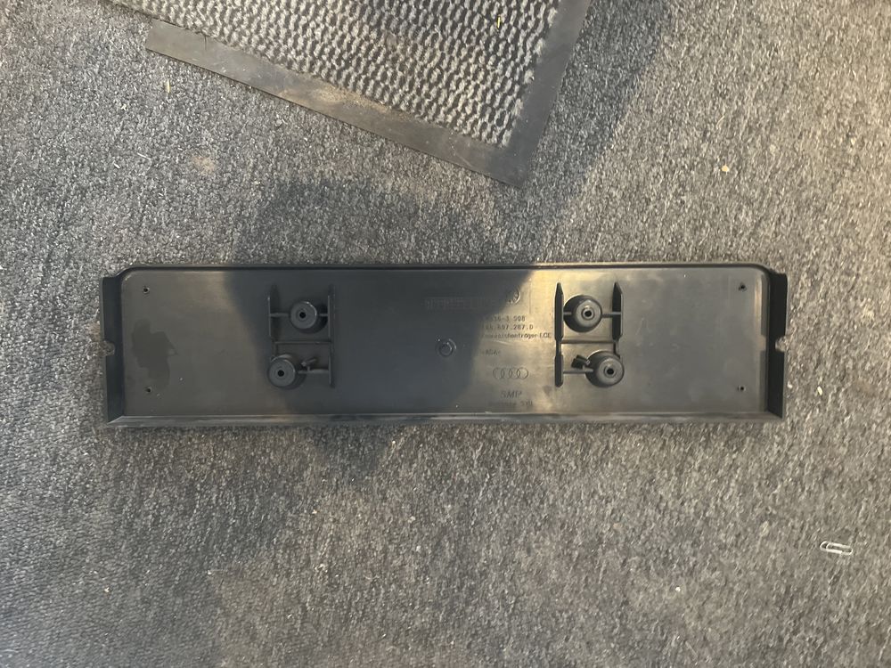 Audi Q8 4M8 Podstawka pod tablice rejestracyjna Audi OE 807287D
