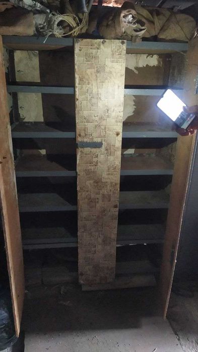Стеллаж металлический оббитый деревом (фронт)