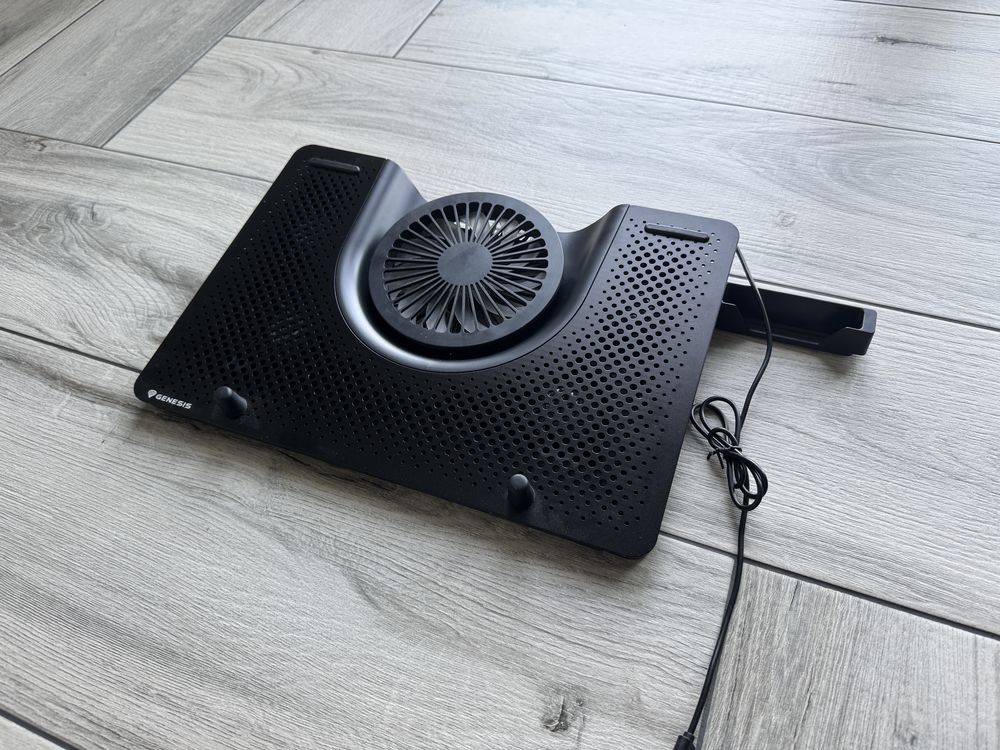 Podstawka choodzaca GENESIS pod laptopa