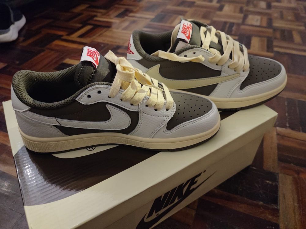 2 pares de tenis NIKE talla 37 1/2 nuevos