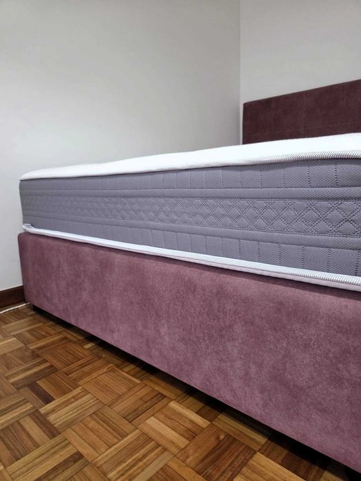 Sommier Estofado Rosa com Cabeceira e Colchão Molas 140 x 190