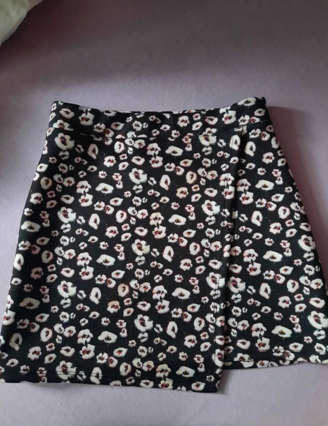 Spódniczka w kwiaty Bershka