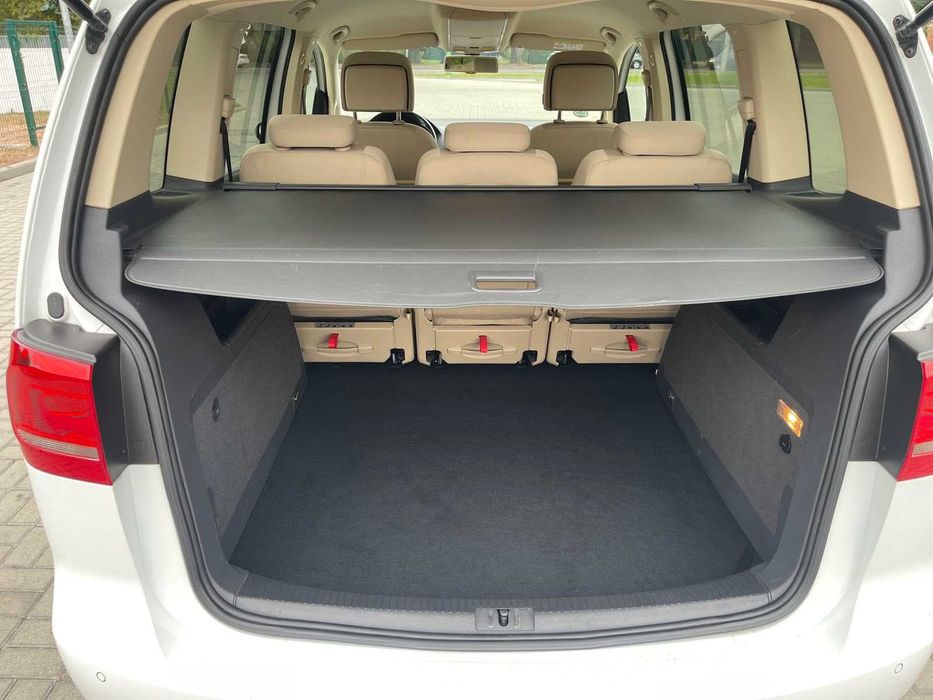 Volkswagen Touran 2015 2,0 TDI в идеале HighLine.