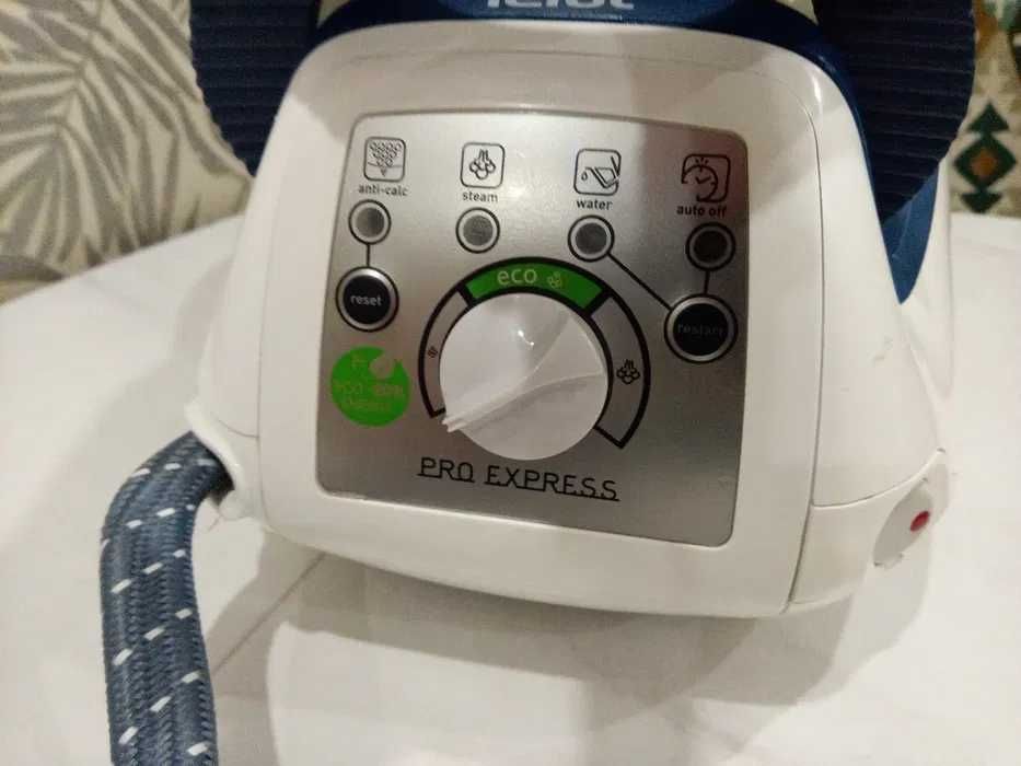 Парова праска утюг парогенератор Tefal GV8461
