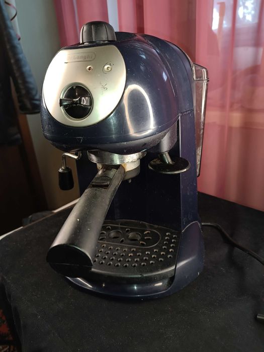 Продам кофеварку рожковую Delonghi EC 190CD