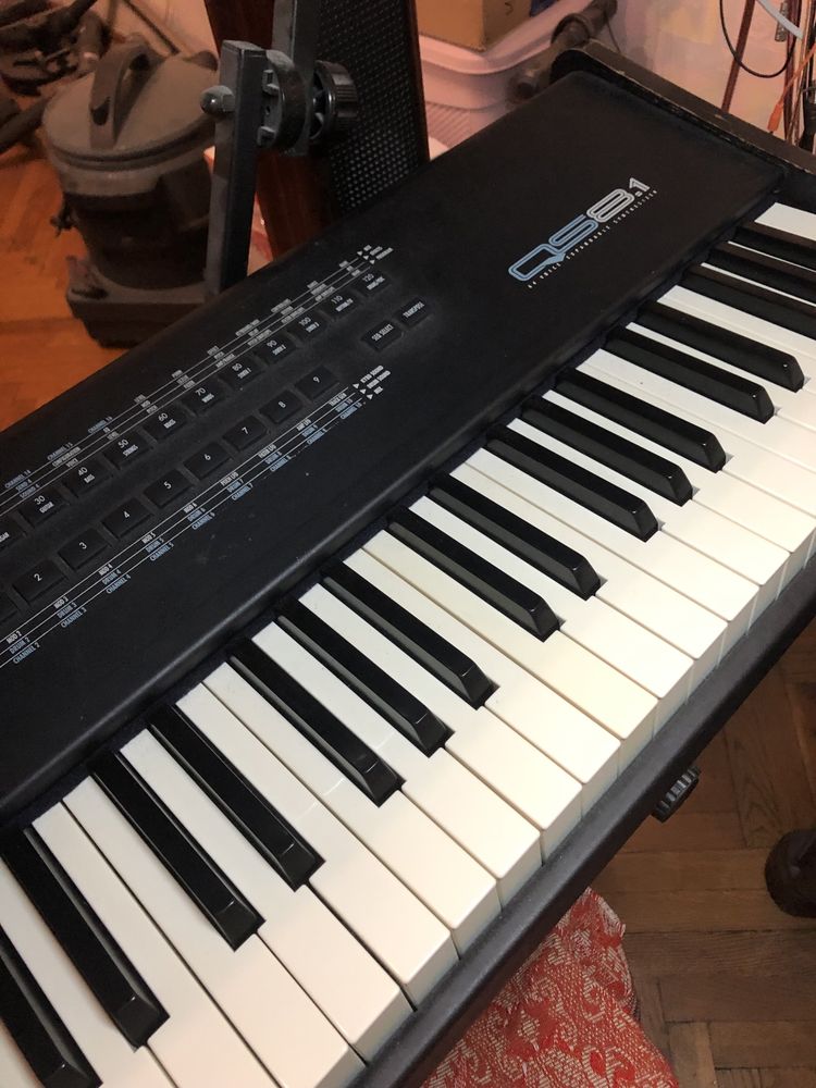 Alesis QS8.1 синтезатор 88 клавішів молоточкові