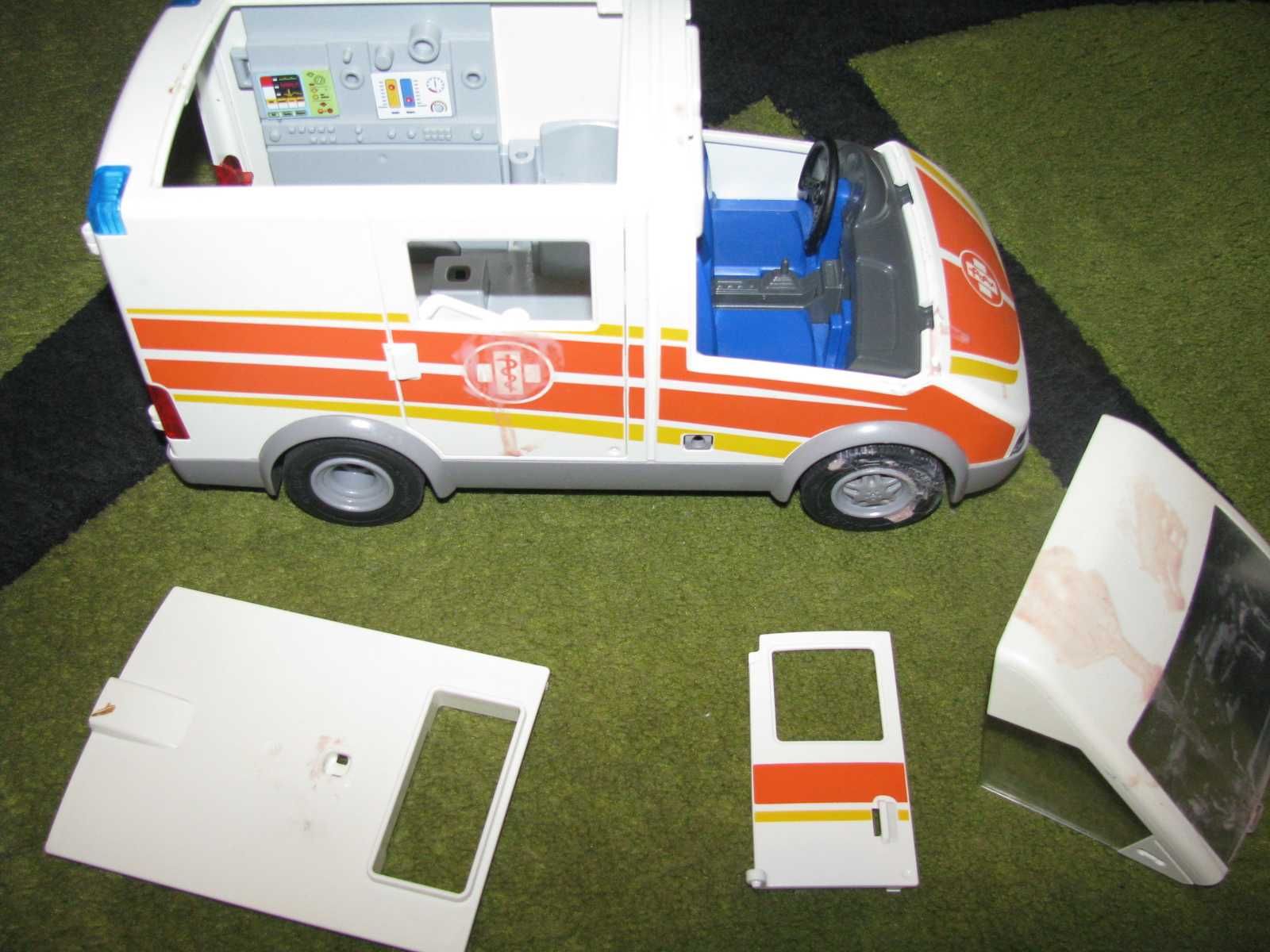 Zabawki playmobil na częsci karteka autko policja szpieg