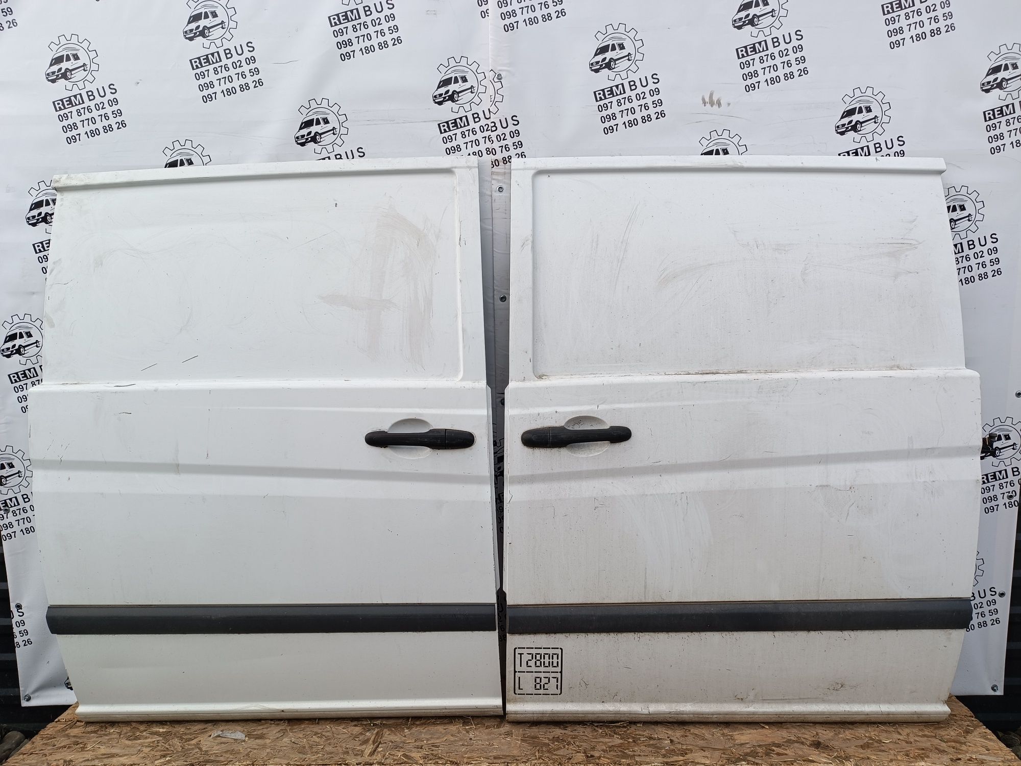 Білі бокові двері для Mercedes Vito w639 віто ручка замок